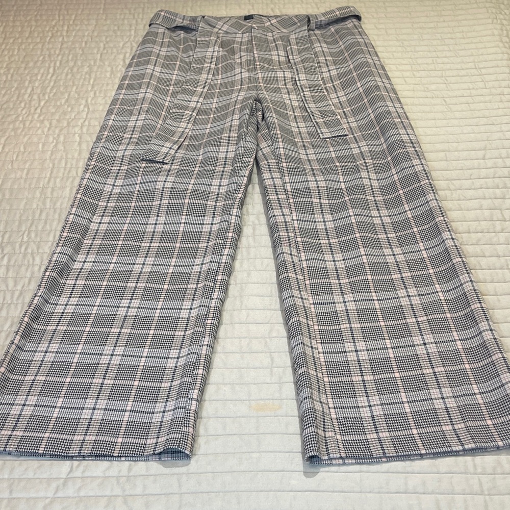 Lulu's WOMENS SIZE L Classic Gray and pink Checkered Pants